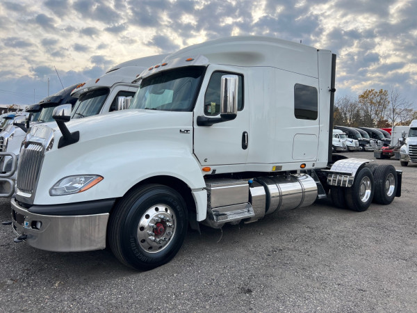White 2020 International LT625